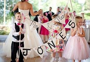 MAŽIEJI SVEČIAI: Kuo užimti vaikus vestuvėse?
