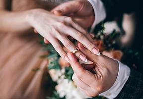 Kaip prižiūrėti vestuvinius žiedus, kad jie būtų ilgaamžiai?